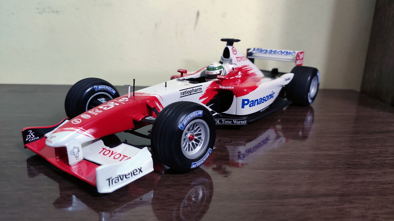 ALLAN MCNISH 2002 TOYOTA TF102 1:18